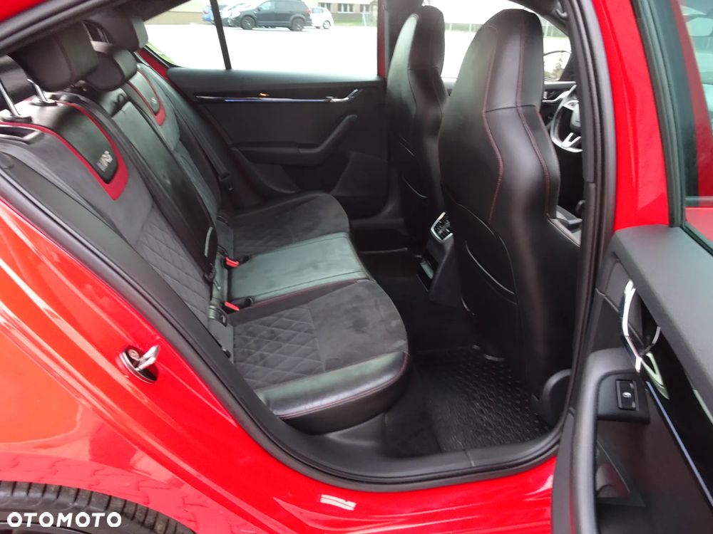 Skoda Octavia 2.0 TSI RS - 16