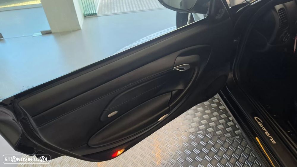Porsche 911 (996) Carrera - 33