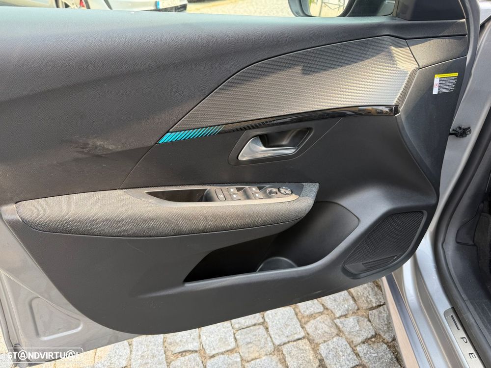 Peugeot e-208 50 kWh Style — fotografia 12