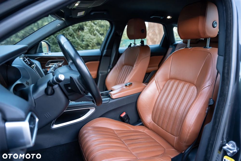 Jaguar F-Pace 3.0 V6 AWD Prestige - 25