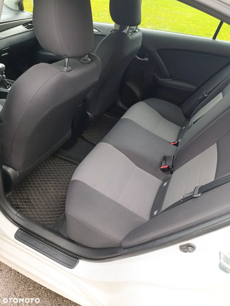 Toyota Avensis 1.8 Active - 9