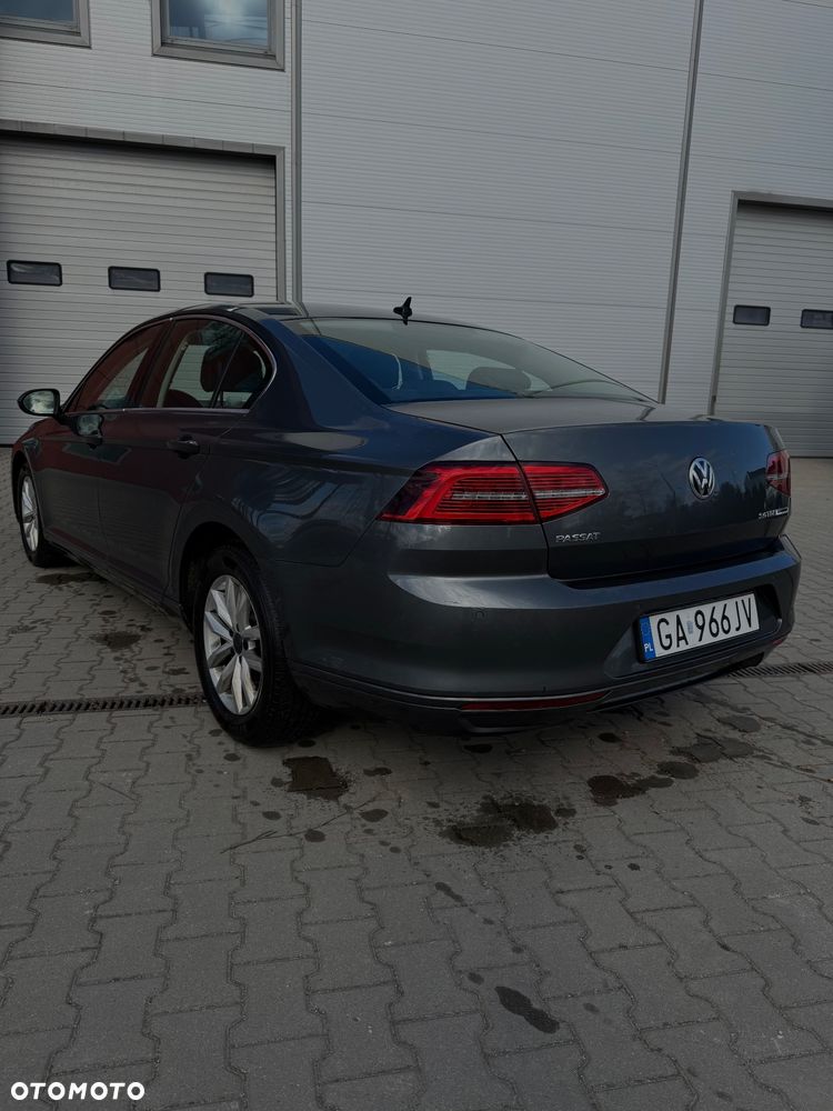 Volkswagen Passat - 10
