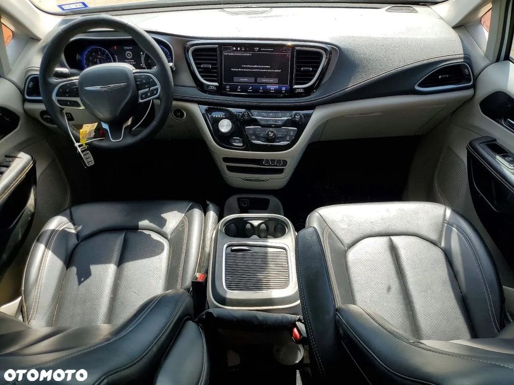 Chrysler Pacifica - 7