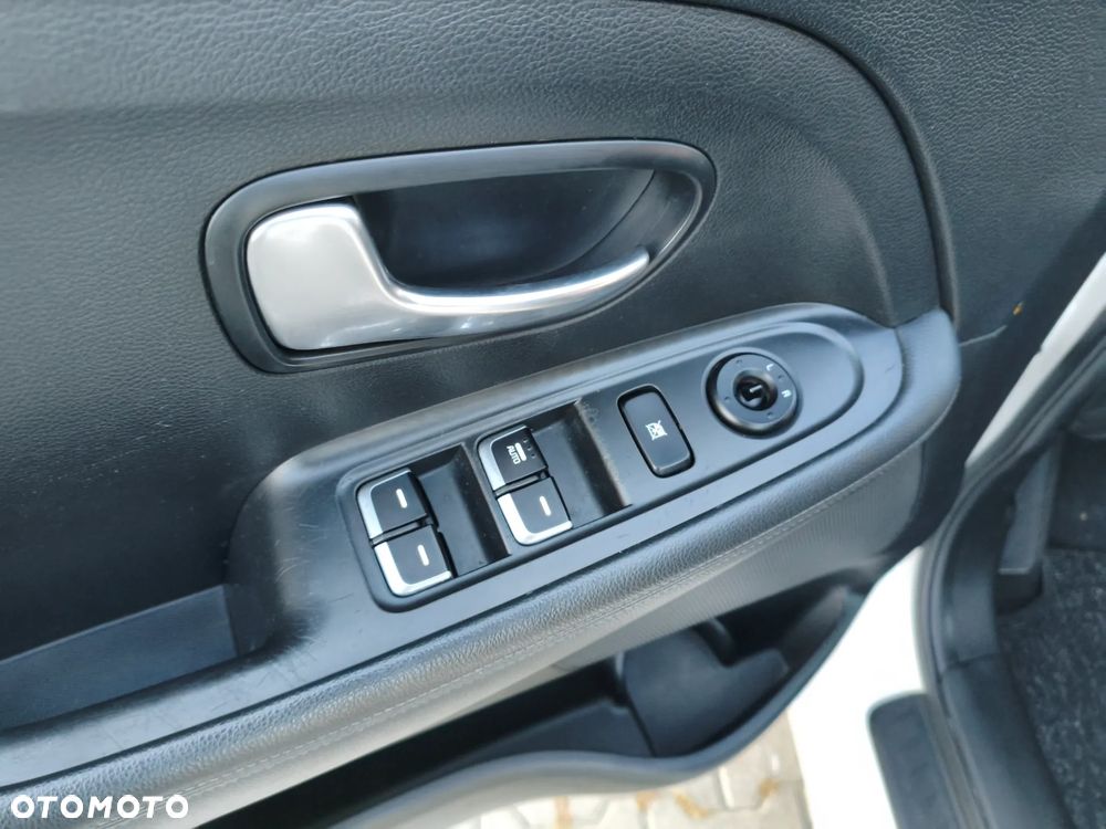 Kia Carens 1.7 CRDi L - 21