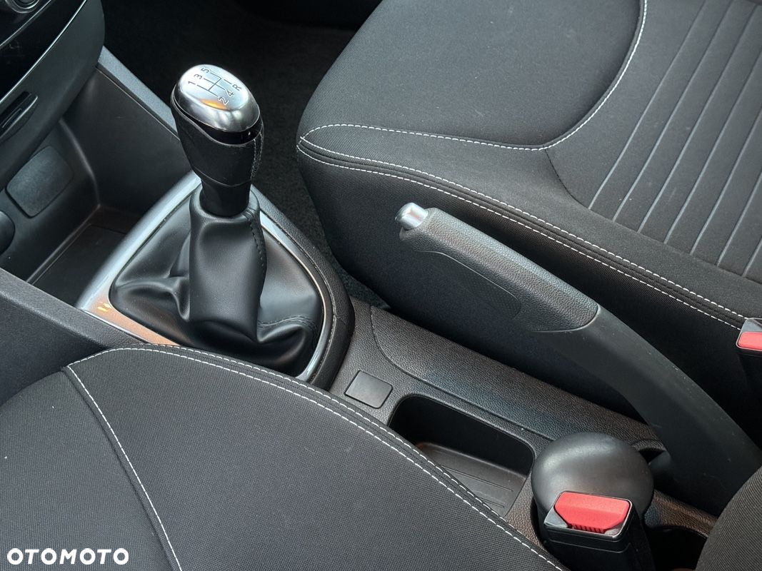 Renault Clio 1.2 16V 75 LIMITED - 29