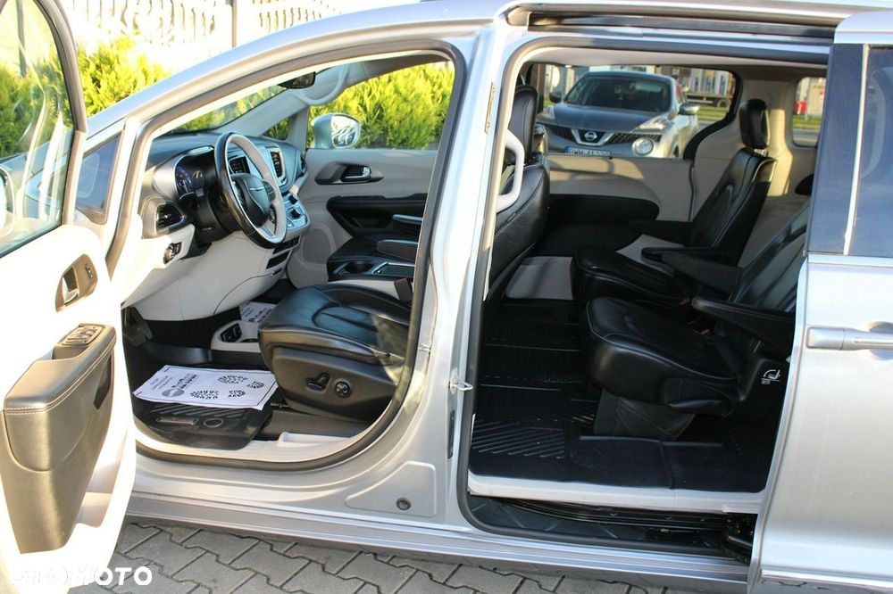 Chrysler Pacifica - 22