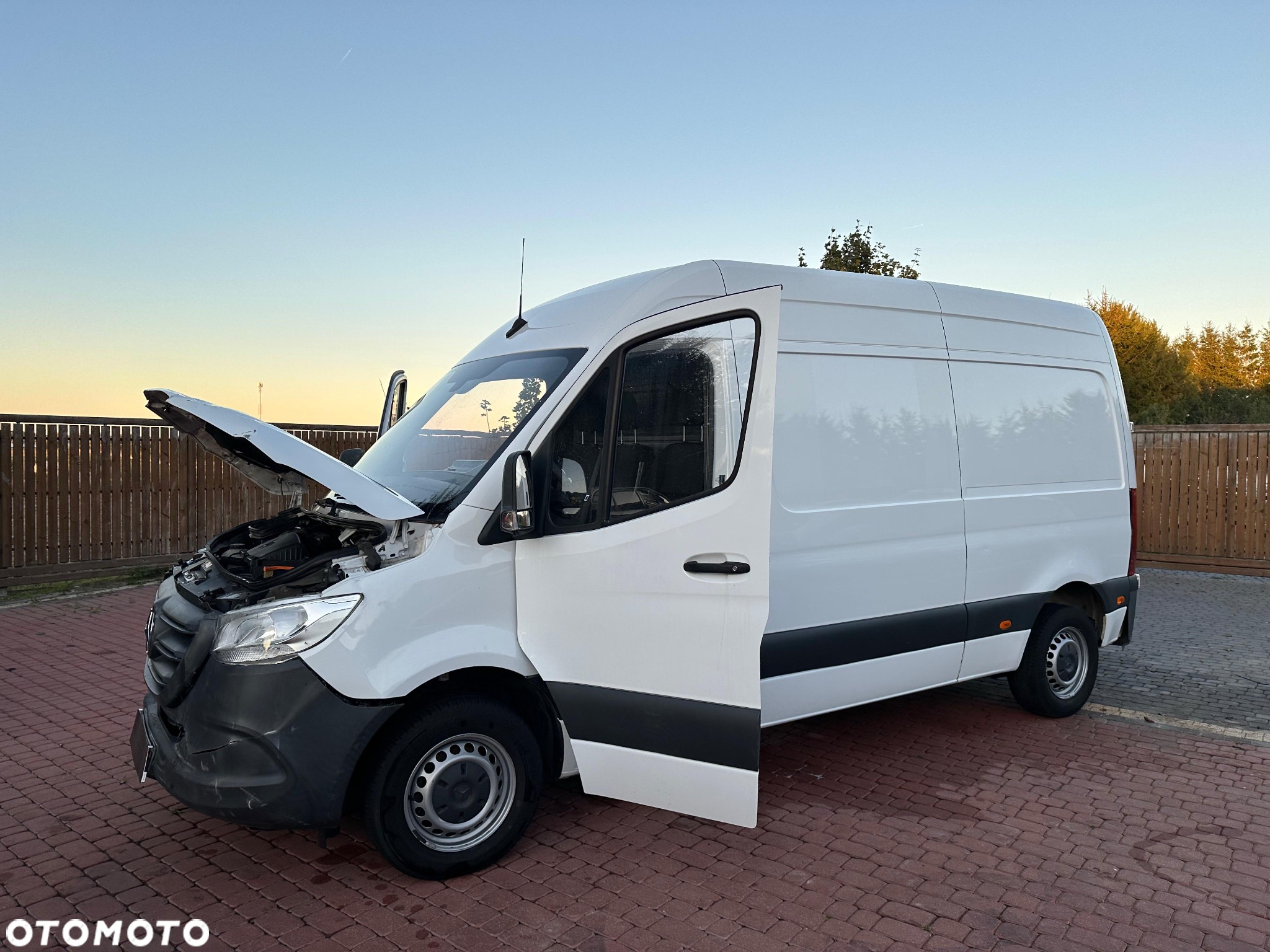 Mercedes-Benz Sprinter - 20