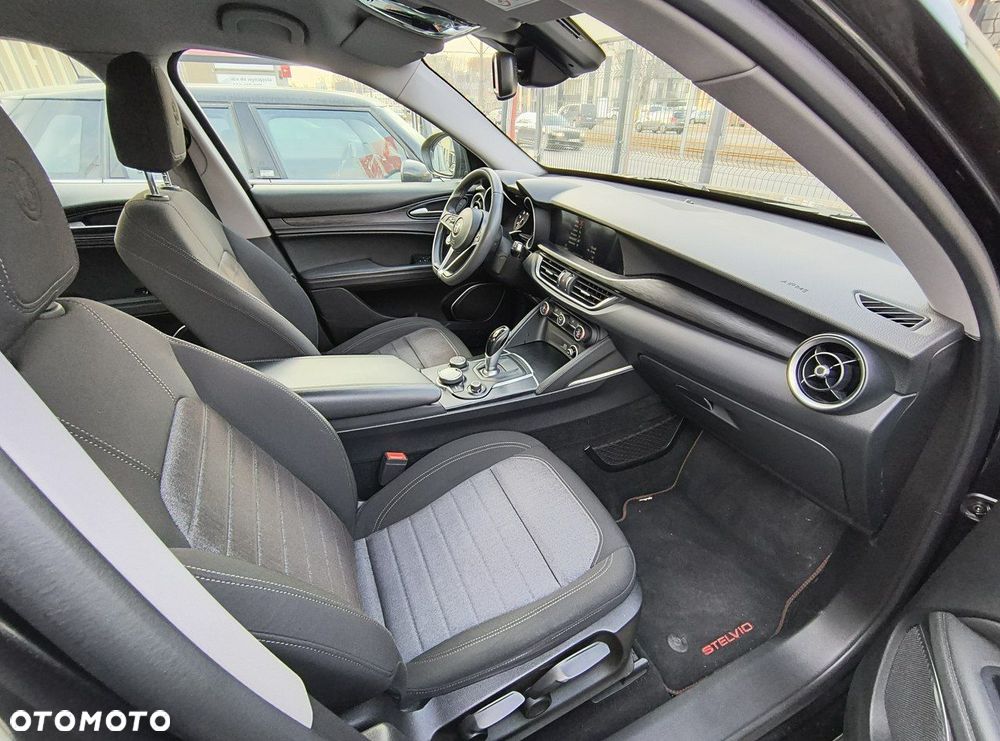 Alfa Romeo Stelvio 2.0 Turbo Q4 - 19