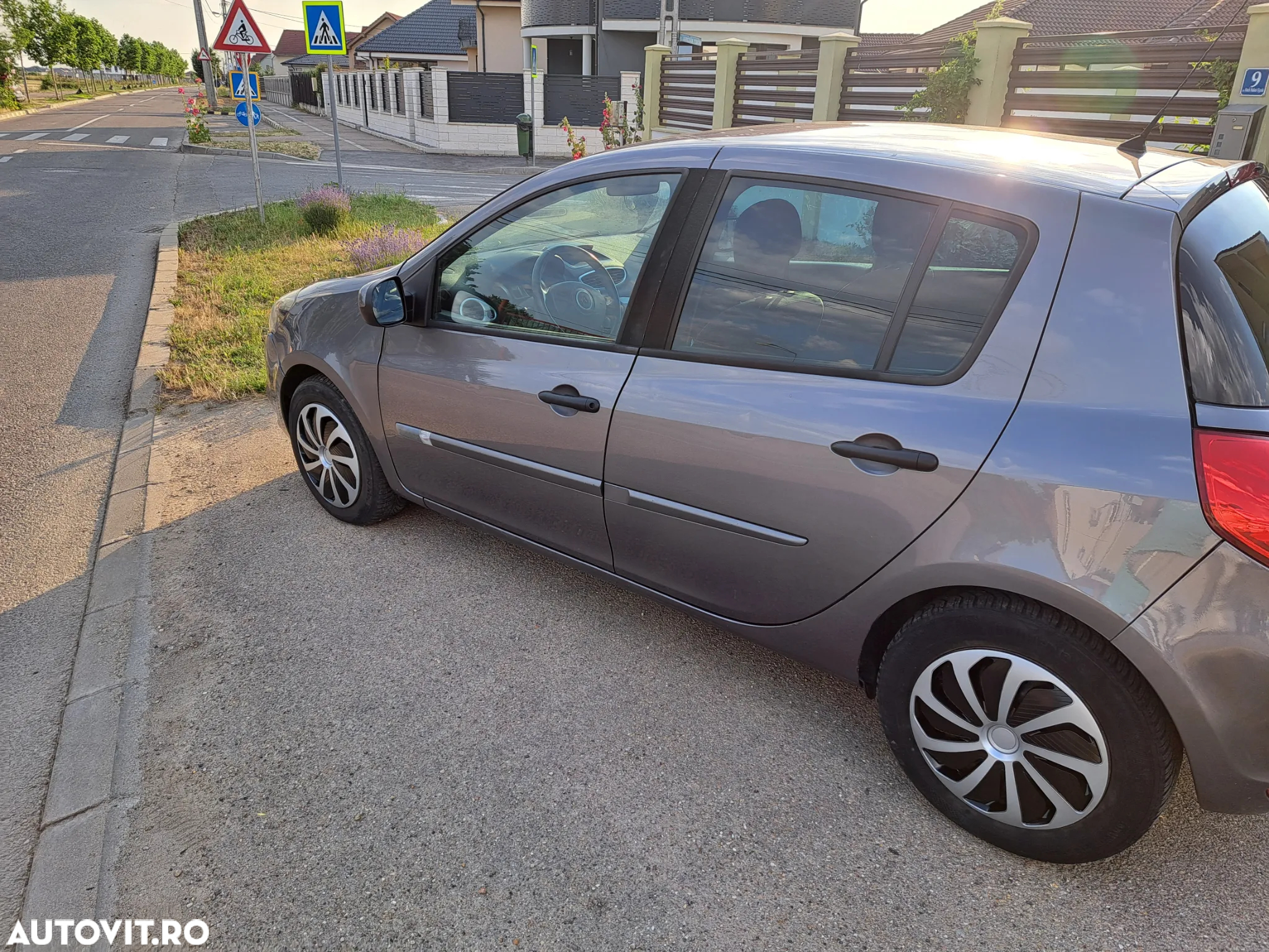 Renault Clio III 1.5 dCi Authentique - 4