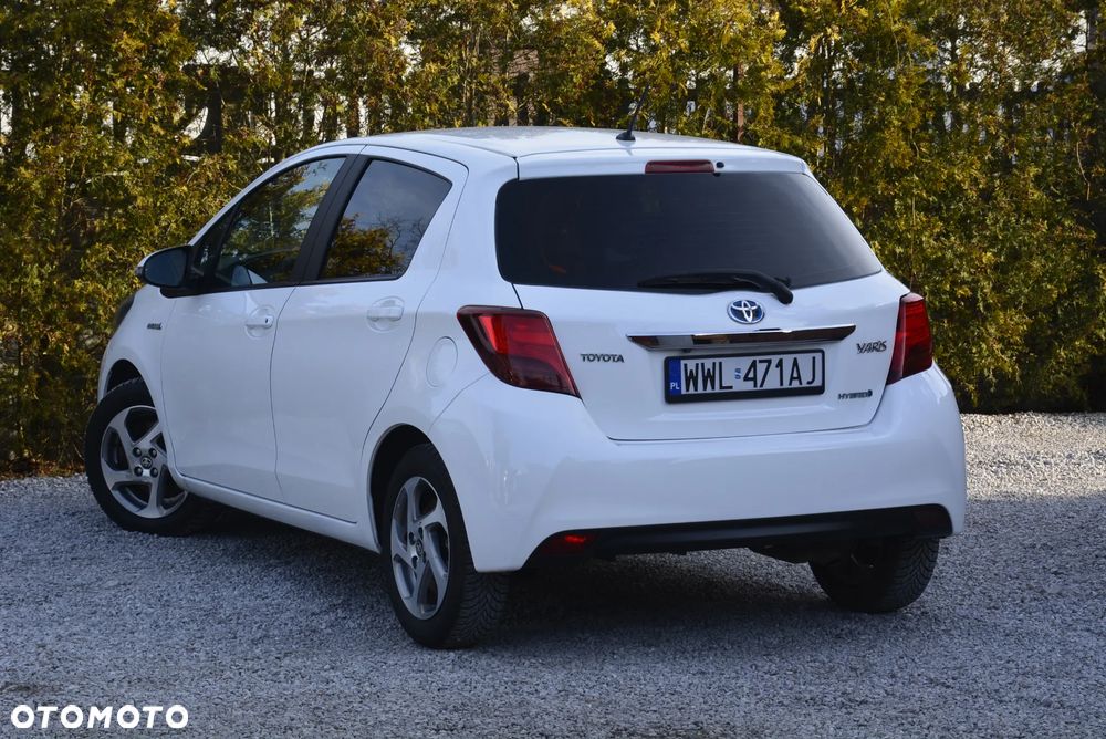 Toyota Yaris Hybrid 100 Dynamic - 21