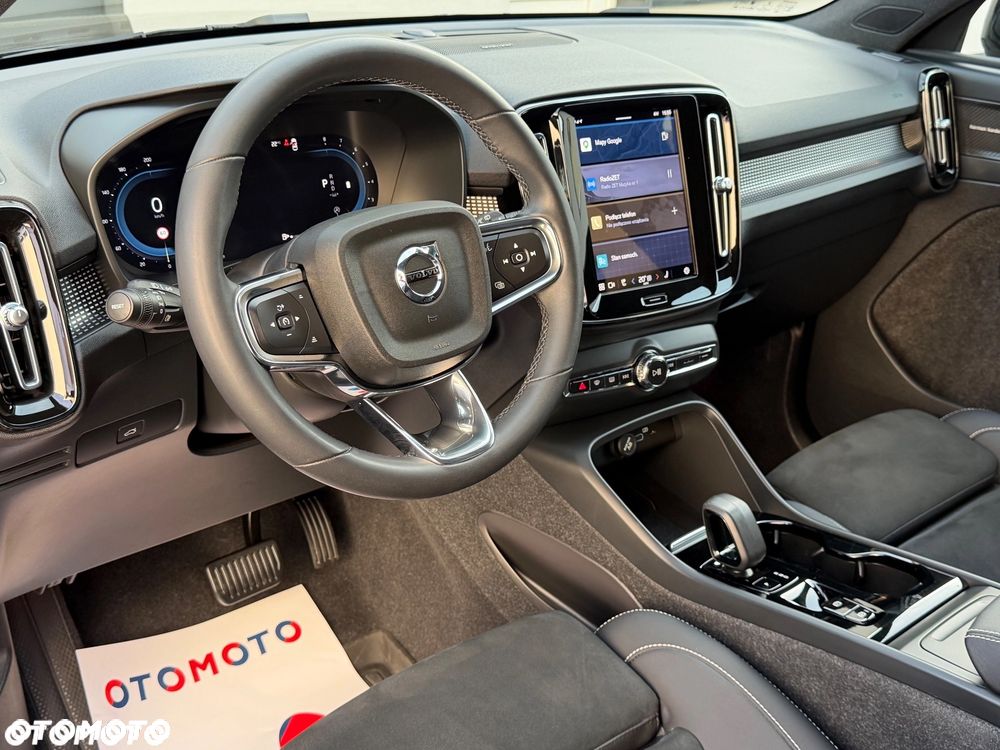Volvo XC 40 B3 B DKG Ultra Black Edition - 27