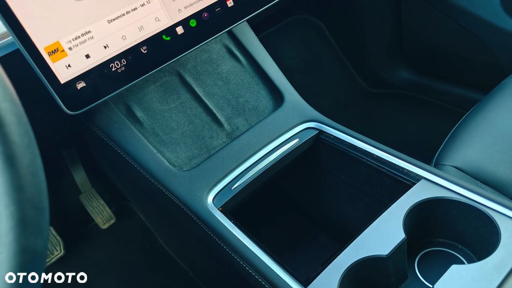 Tesla Model Y Long Range Dual Motor AWD - 18