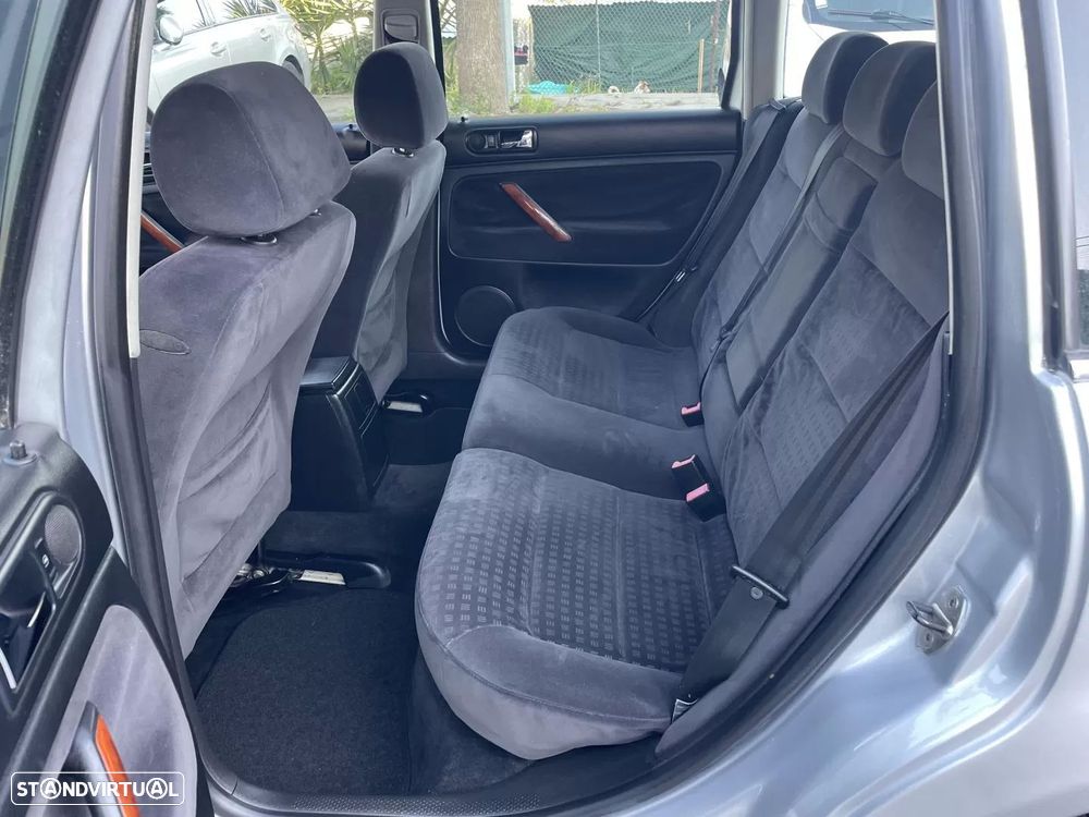 VW Passat Variant 1.9 TDi Confortline - 16