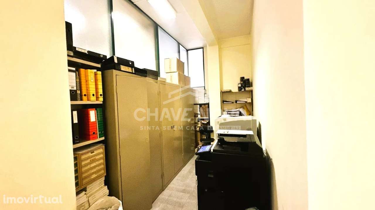 Loja Ampla em Mafamude (Rua da Rasa) - Grande imagem: 4/9