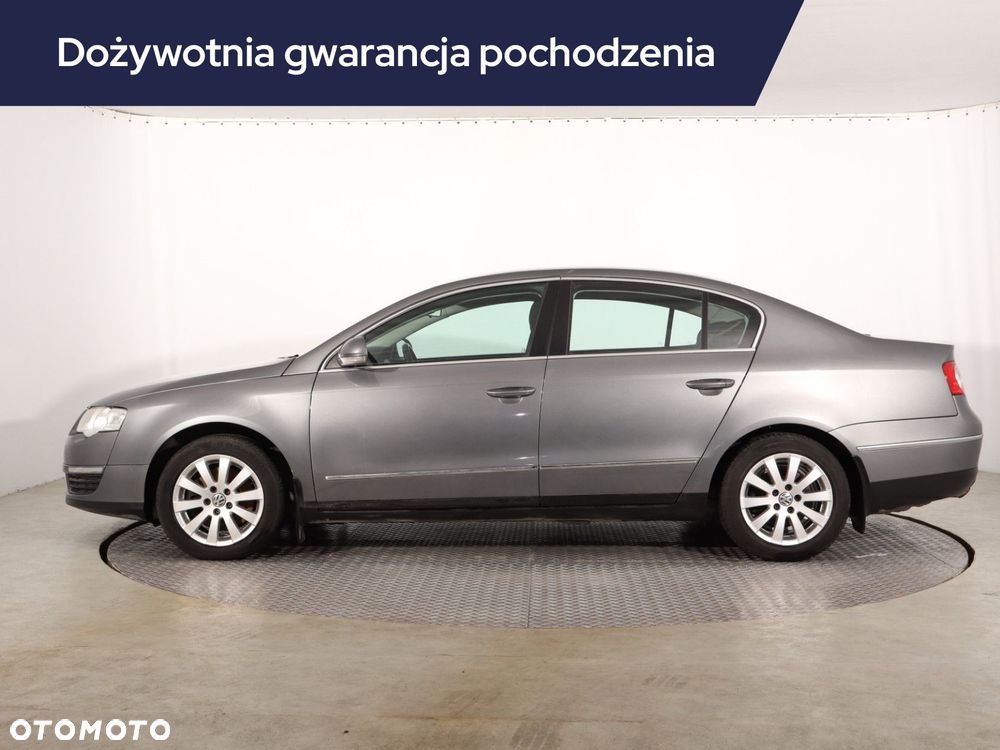Volkswagen Passat - 4