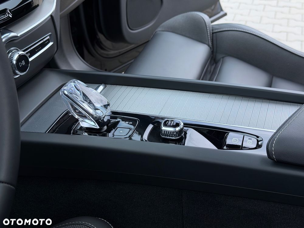 Volvo XC 60 B4 D AWD Plus Dark - 27