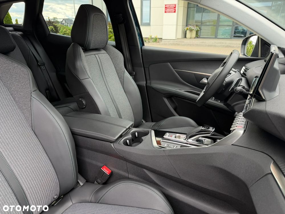 Peugeot 3008 225 e-EAT8 Allure - 32