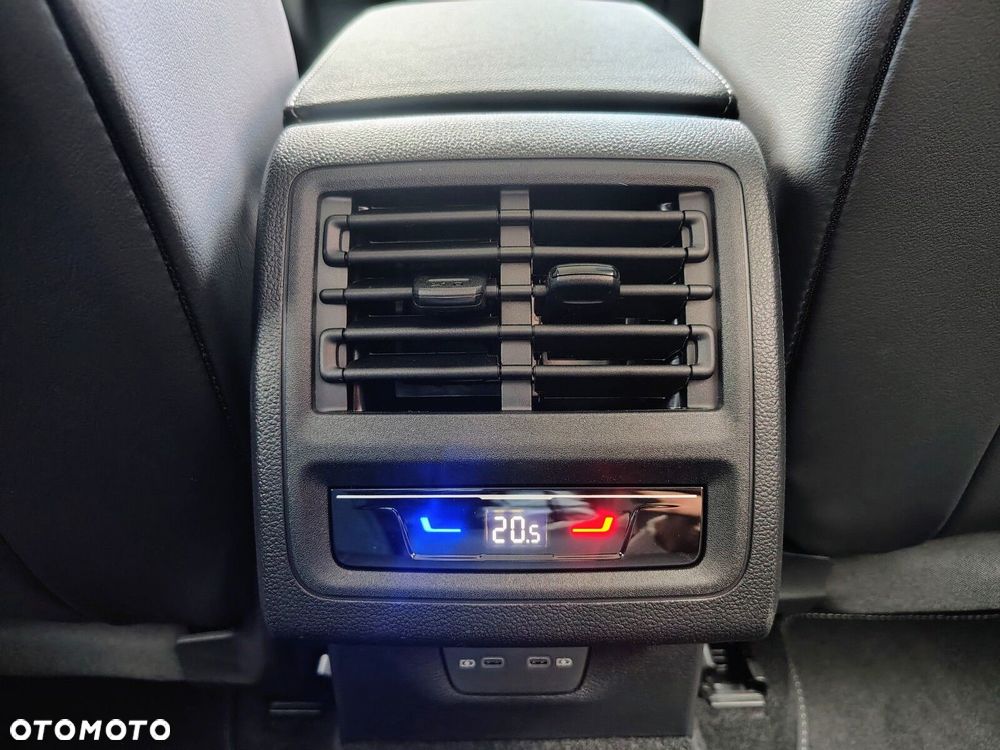 Volkswagen Golf Variant - 27
