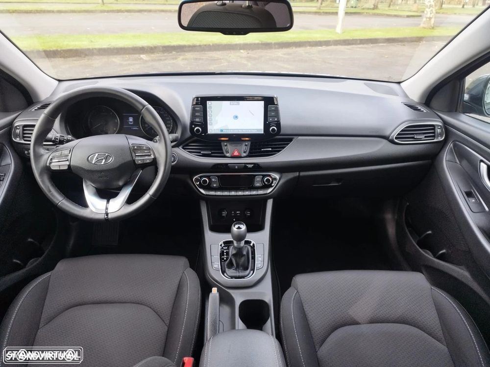 Hyundai i30 1.6 CRDi STyle+Navi 7DCT - 18