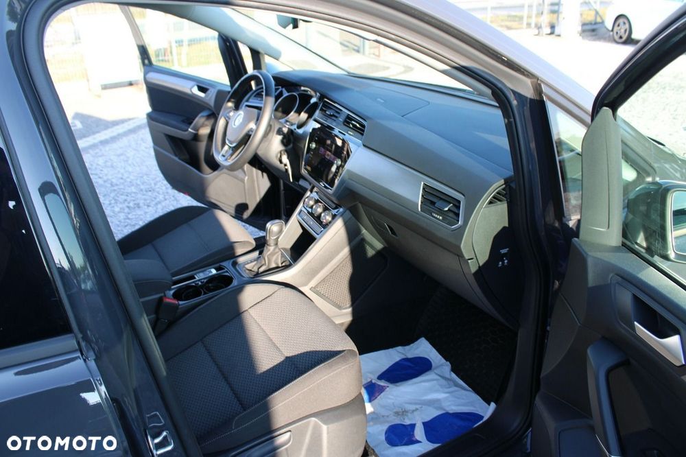 Volkswagen Touran - 26