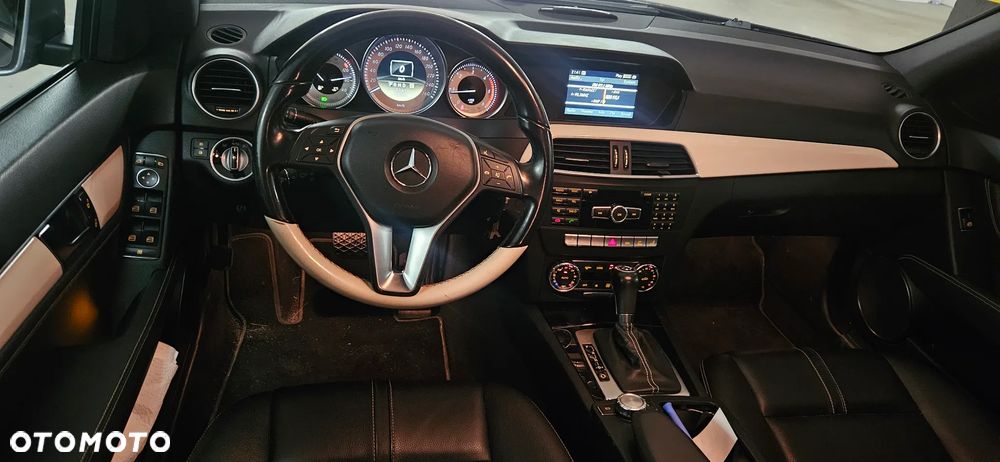 Mercedes-Benz Klasa C 220 CDI DPF Automatik BlueEFFICIENCY Avantgarde - 21