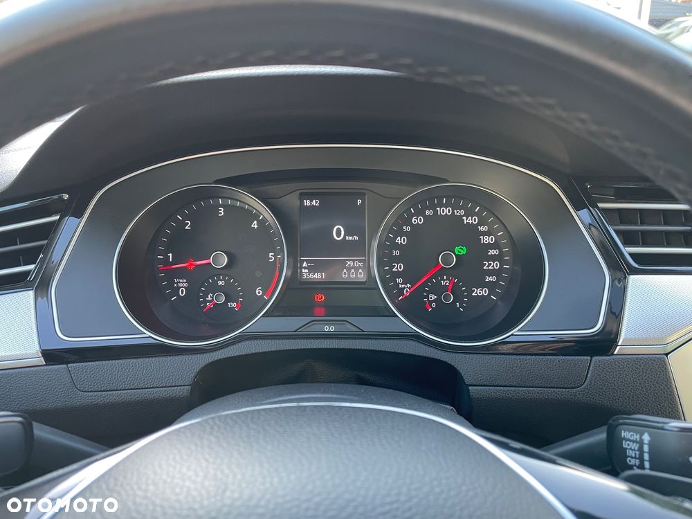 Volkswagen Passat 2.0 TDI SCR DSG Comfortline - 14