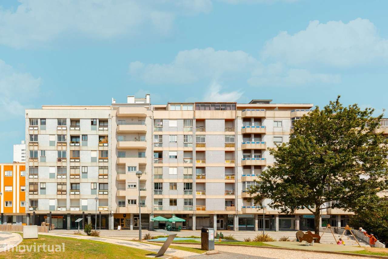 T2+1 com três lugares de garagem, em frente ao Jardim Soares dos... - Grande imagem: 2/29