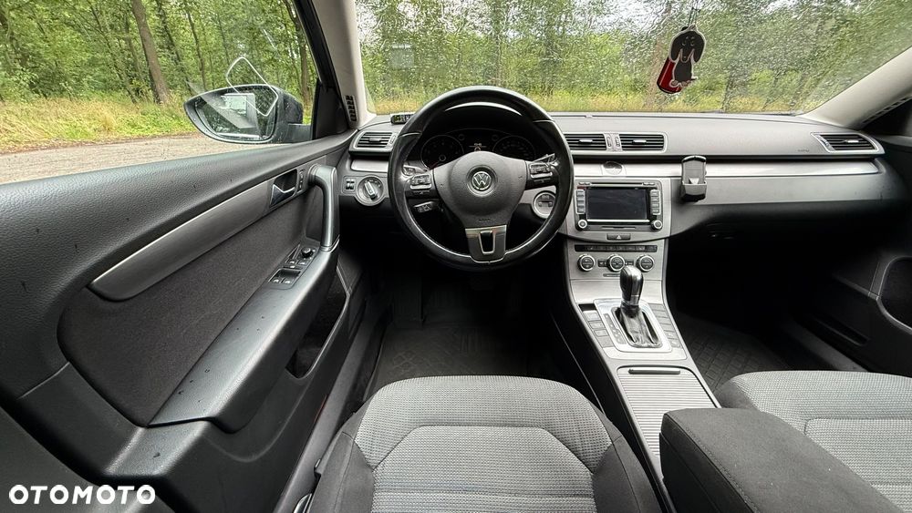 Volkswagen Passat - 12