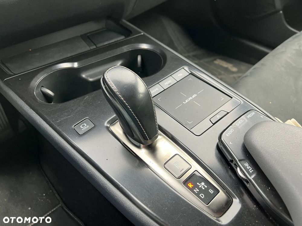 Lexus UX 300e 54.3 kWh Business Edition 2WD - 16