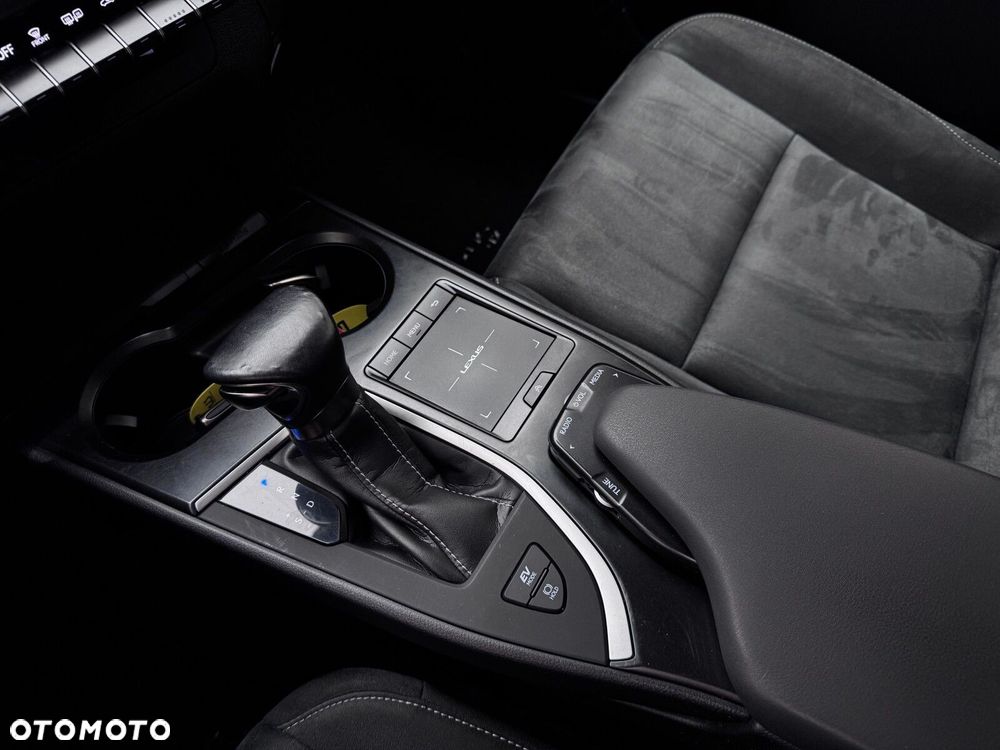 Lexus UX - 28