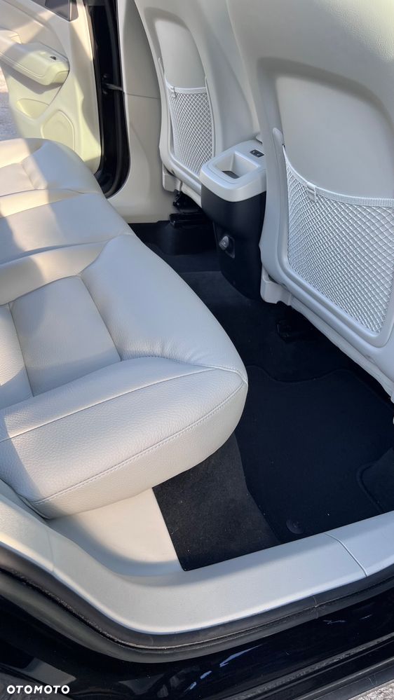 Volvo XC 60 B4 D AWD Plus Bright - 27