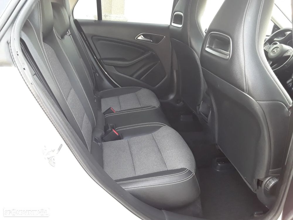 Mercedes-Benz CLA 200 d 7G-DCT UrbanStyle Edition - 10