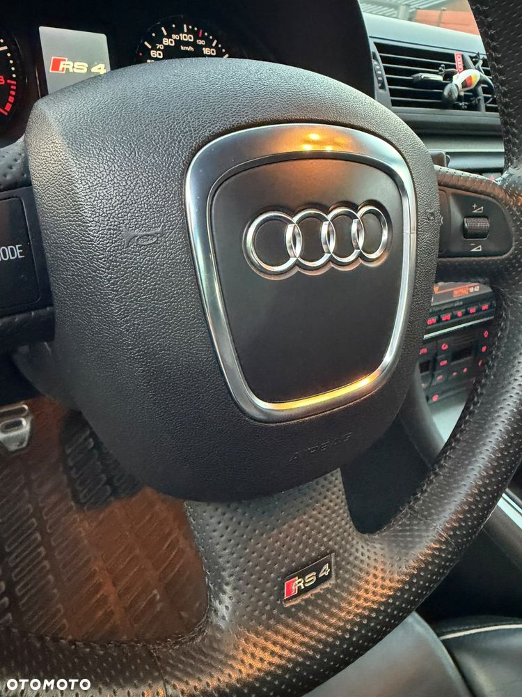 Audi RS4 Limousine Standard - 30