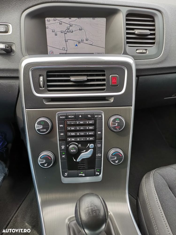 Volvo V60 D4 Start-Stop Momentum - 11