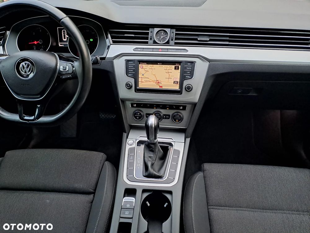 Volkswagen Passat - 18