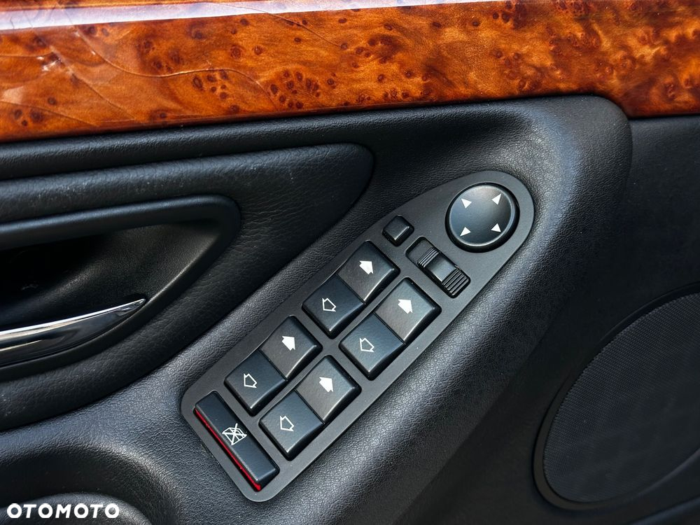 BMW Seria 7 735i - 23