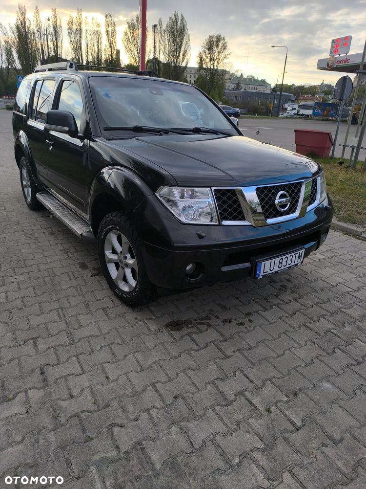 Nissan Pathfinder 2.5 D LE - 3