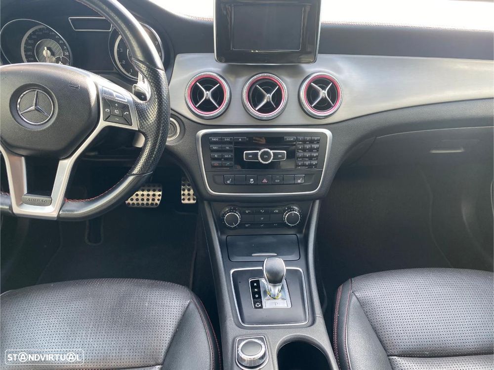 Mercedes-Benz CLA 45 AMG 4Matic 7G-DCT - 24