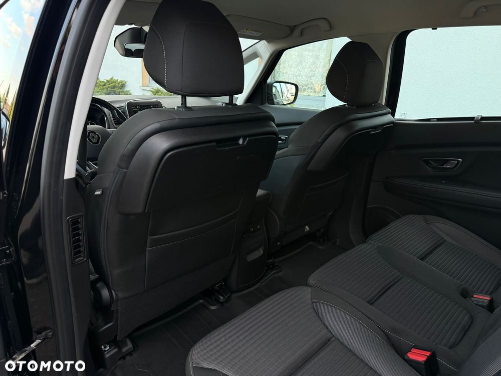 Renault Grand Scenic - 32