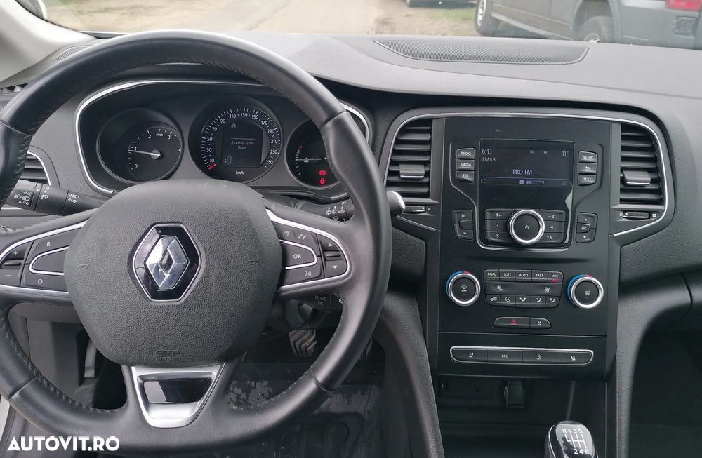Renault Megane BLUE dCi Zen - 8