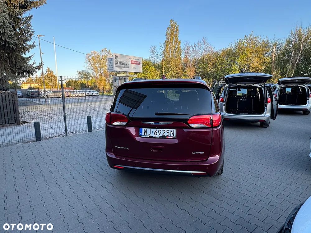 Chrysler Pacifica - 4
