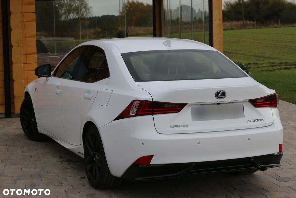 Lexus IS 300h F Sport - 9