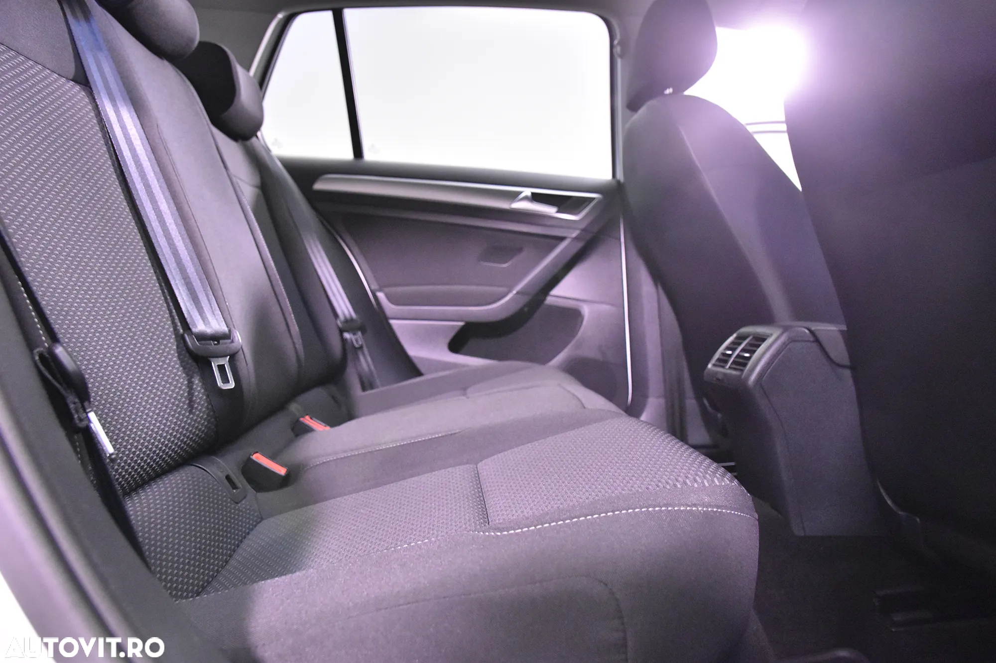 Volkswagen Golf - 12