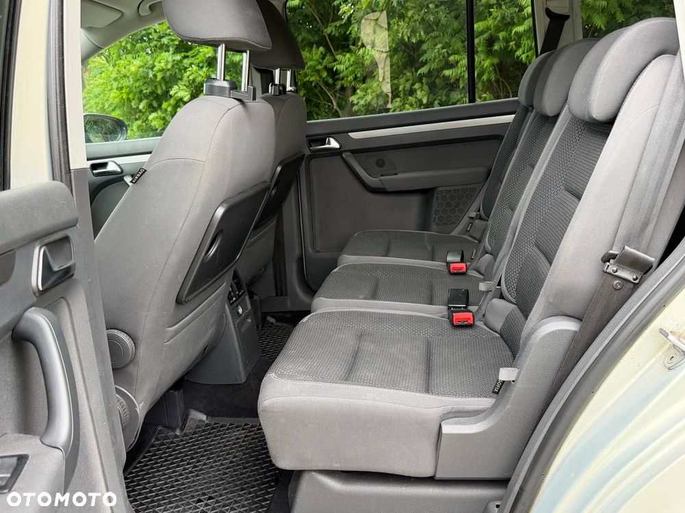 Volkswagen Touran - 23