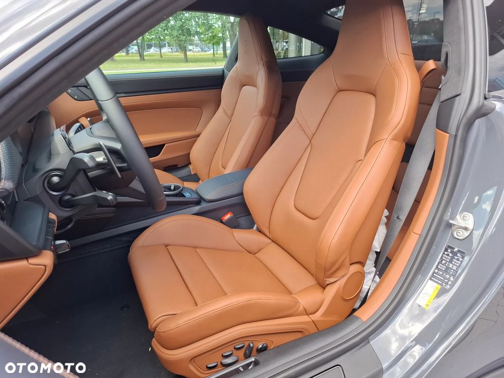 Porsche 911 GT3 Touring PDK - 17