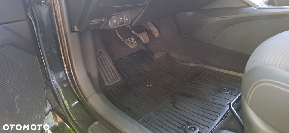 Toyota Avensis - 11