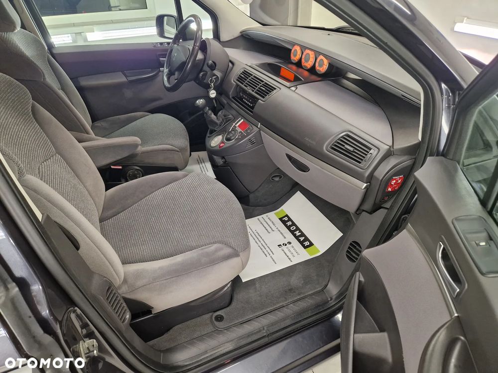 Peugeot 807 HDi 135 Family - 23