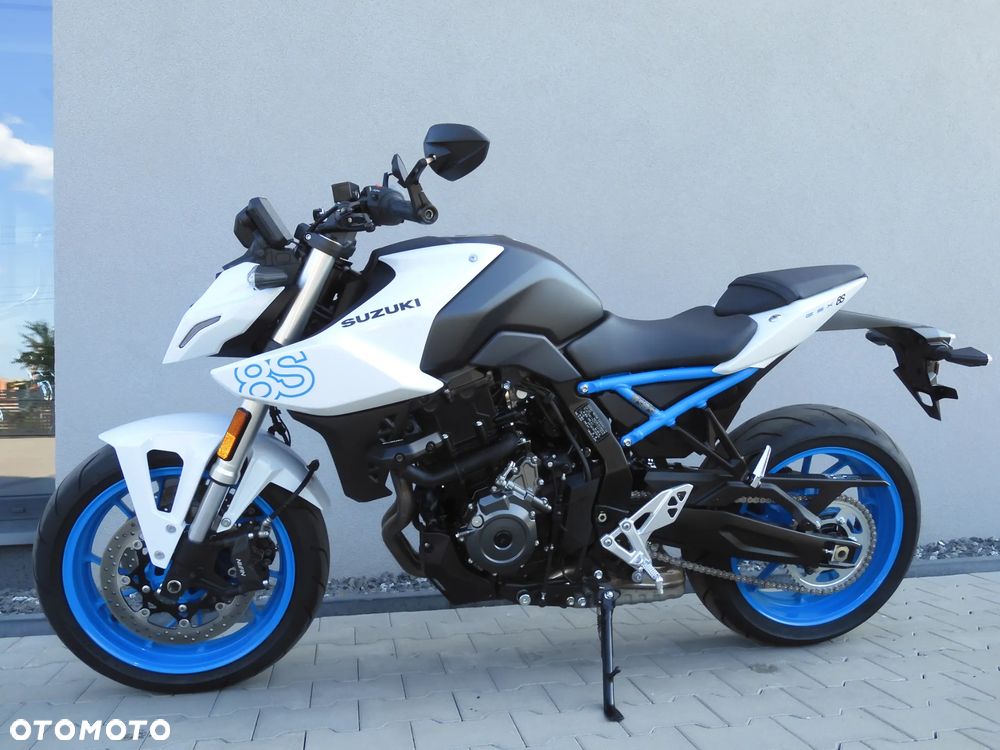 Suzuki GSX - 32
