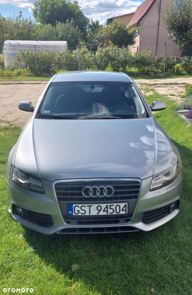 Audi A4 Limousine - 1