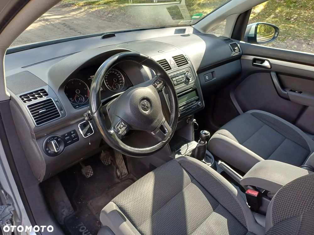 Volkswagen Touran 2010 photo 3